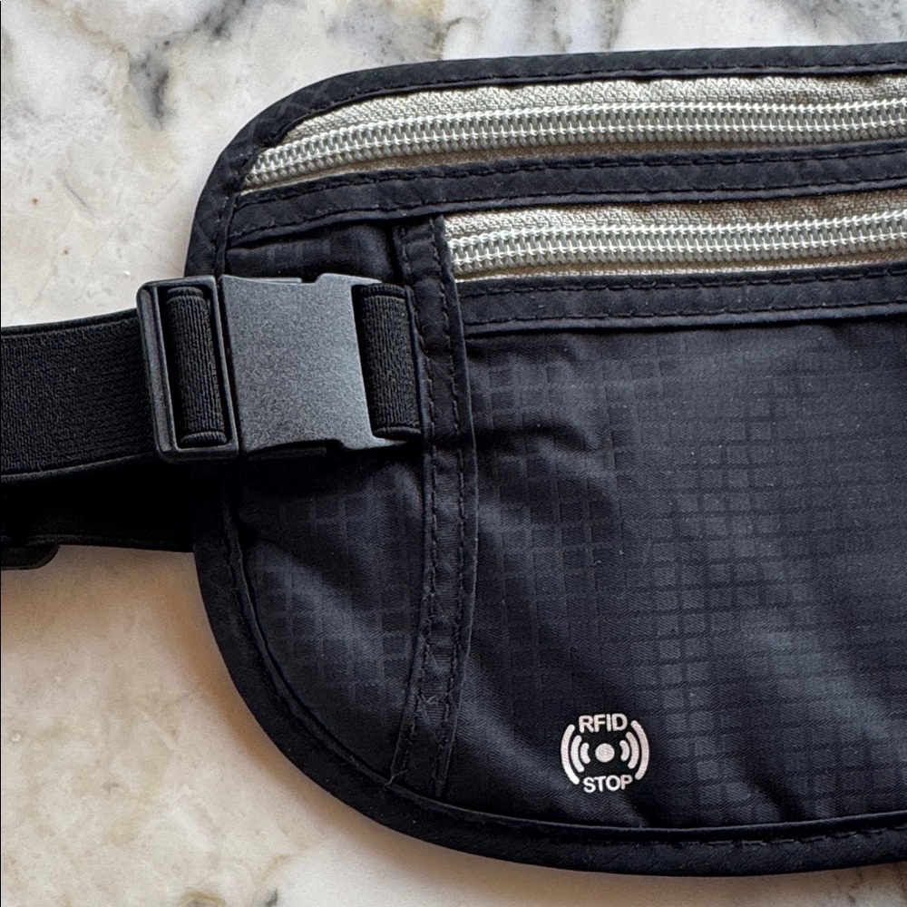 VENTURE 4th Black UNISEX Travel Belt Bag w/RFID Blocking - Picture 7 of 10